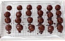 Palline al cocco ricoperte di cioccolato