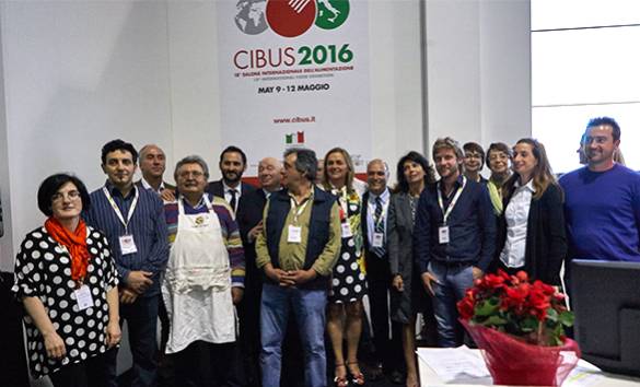 Cibus 2016: la premiazione delle sorelle Ferrari al concorso Alma Caseus