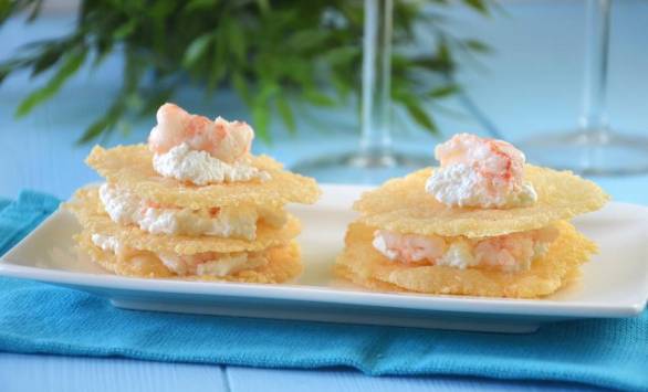 Millefoglie di GranMix al pecorino con scampi e stracciatella