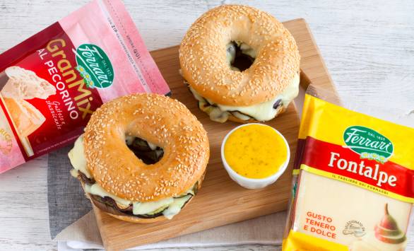 Bagel con melanzane, Fontalpe Ferrari e salsa carbonara al GranMix al Pecorino Ferrari